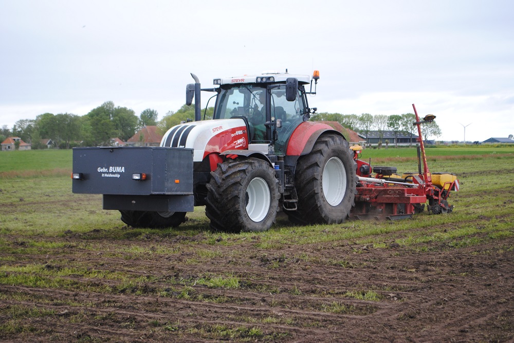 Friese slimmigheid: Getrokken frees-zaai-combinatie niet-kerend alternatief in mais