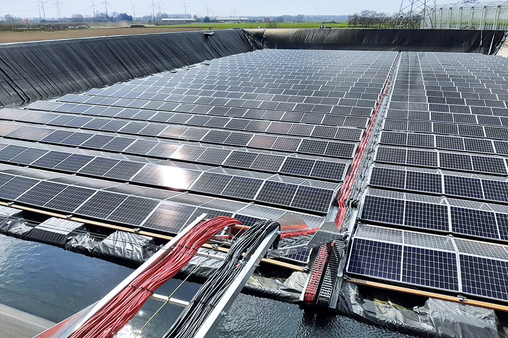 Multi-F Solar: Totaalafdekking van zonnepanelen voor waterbassin