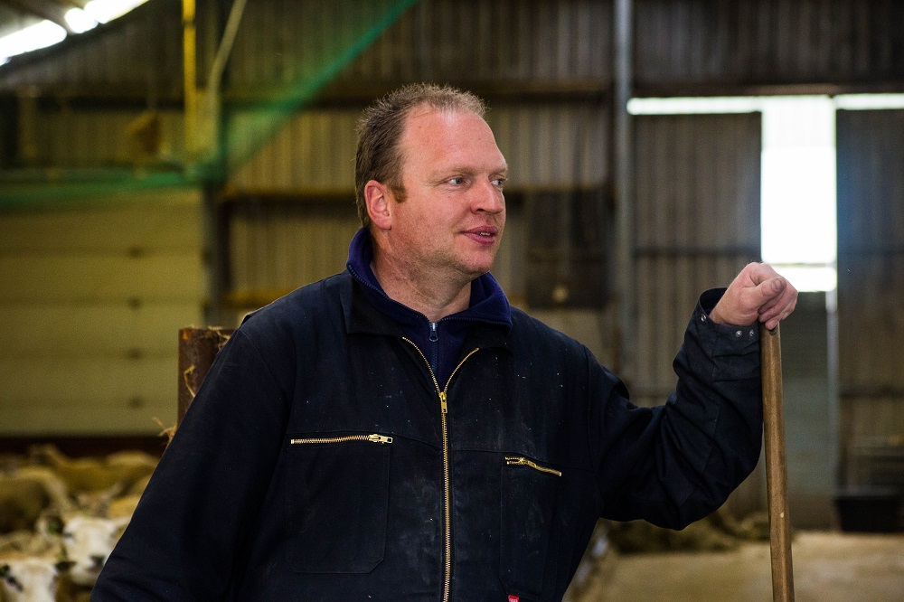 Uniek project helpt boeren van asbestdak af