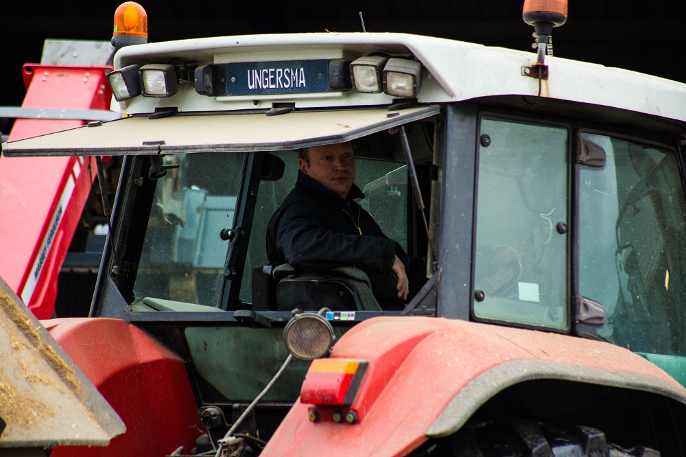 Uniek project helpt boeren van asbestdak af