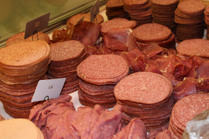 Brancheorganisaties verwijzen vleesbelasting naar prullenbak