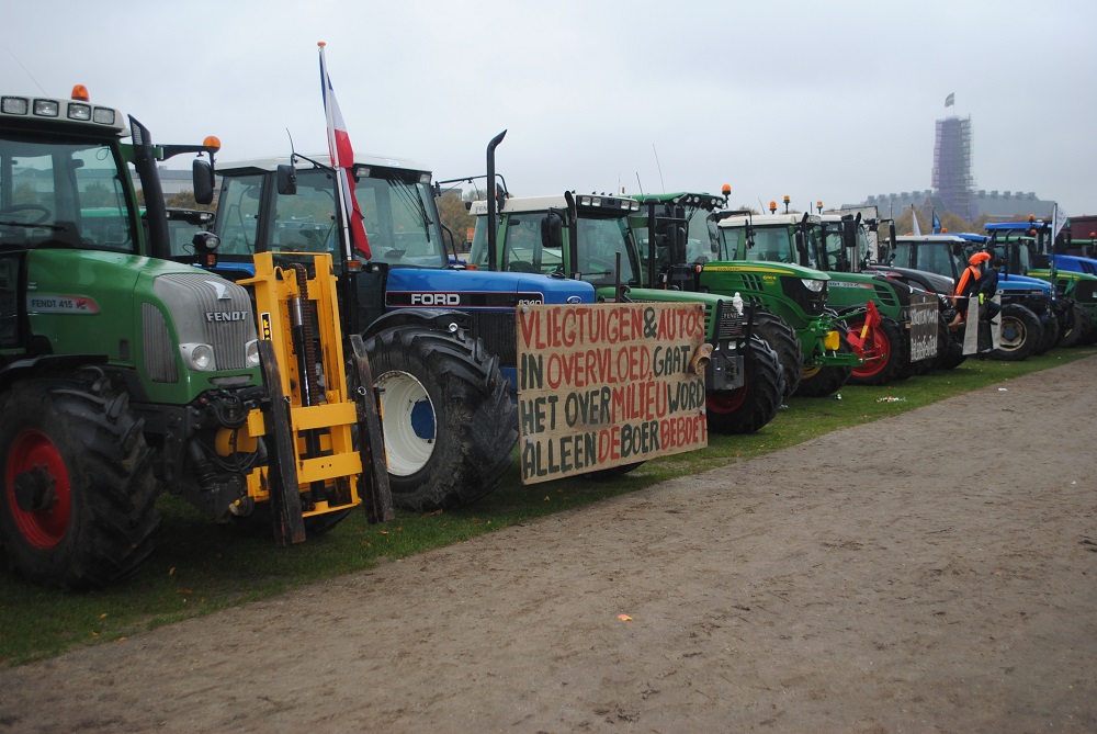 Boerenprotesten gaan door, maar staan stil bij aanslag Peter R. de Vries