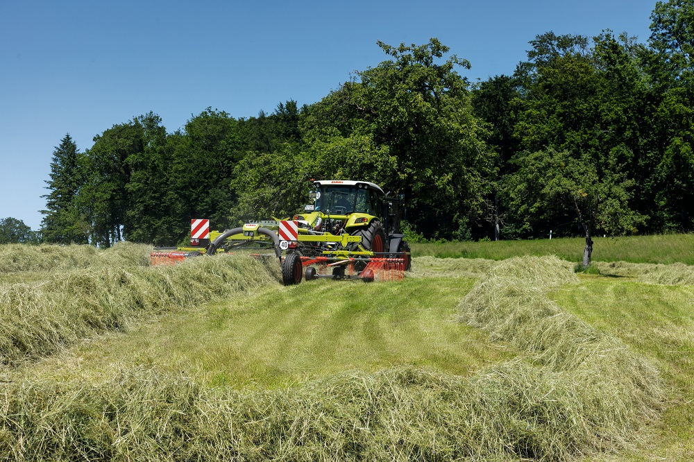 Nieuwe generatie CLAAS zwadharken: twee rotoren en middenaflegging