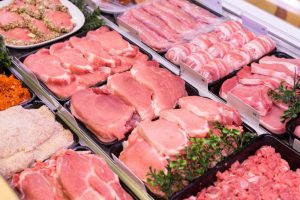 Supermarkten zien daling in vleesverkoop