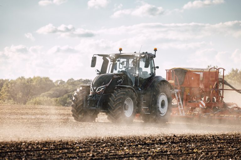 Valtra's nieuwe 'Beast' maakt een daverende start met Red Dot