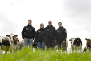 Melkveebedrijf - Familie van den Oever wint Agroscoopbokaal Melkvee 2023