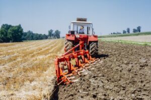 Pöttinger viert een halve eeuw innovatie in grondbewerking en zaaitechniek