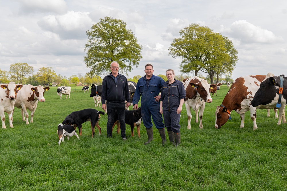 Melkveebedrijf Groot Nibbelink wint Agroscoopbokaal Melkvee 2025