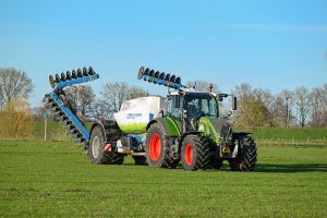 Spaakwielbemesten met urean en spuiwater van een varkensbedrijf