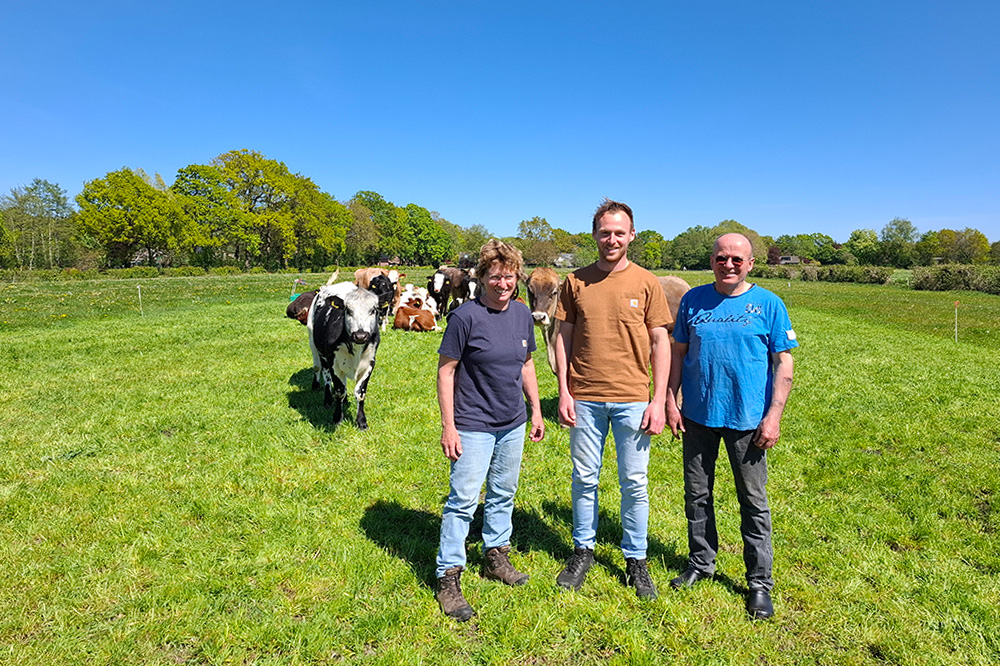 Van kippenkar tot voederhagen: biologische boerderij wint Agroscoopbokaal