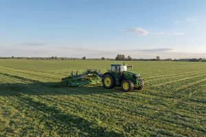 Krone stapt met Swativo T 1040 Pro in bandharktechniek