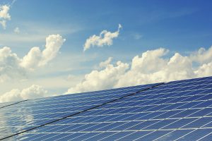 Zonnekoelers houden melk vers in India 