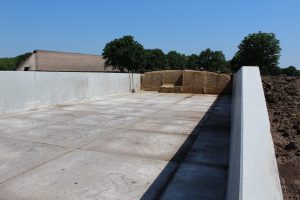 Regels ruwvoeropslag: dichte vloer en vuil water opvangen