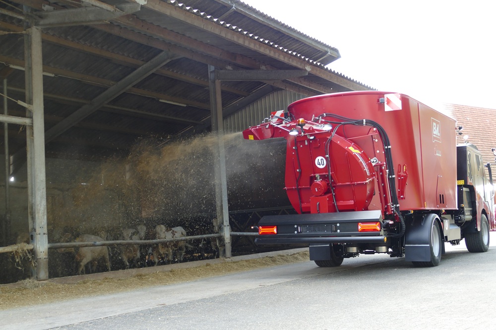 bvl-farmtechnology-v-mix-drive-v-comfort-turbo-auswurf 1000